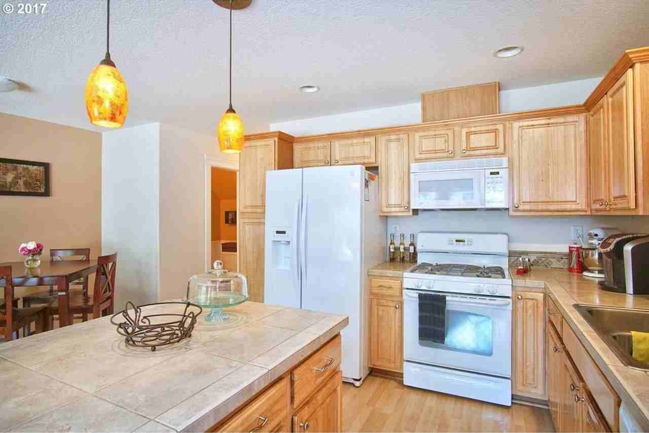 11218 Se Adamson Ct - Photo 7 of 20
