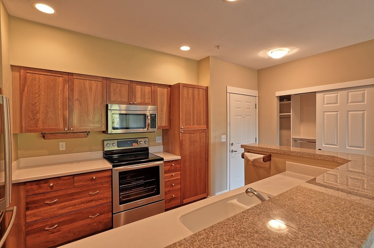 5600 Harbour Pointe Blvd #1-306 - Photo 7 of 35