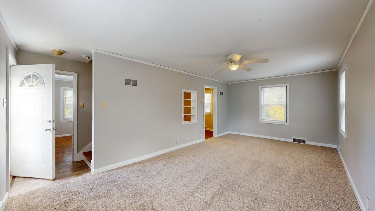 3121 Lincoln Way - Photo 5 of 21