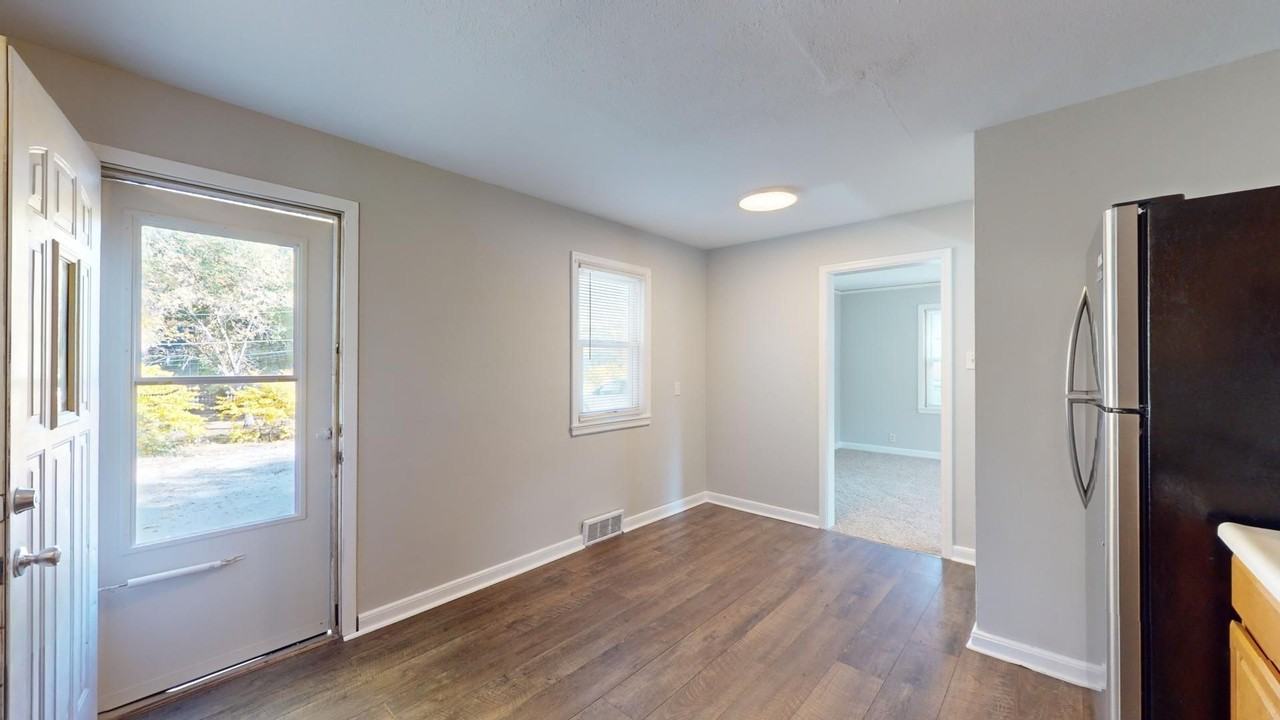 3121 Lincoln Way - Photo 4 of 21
