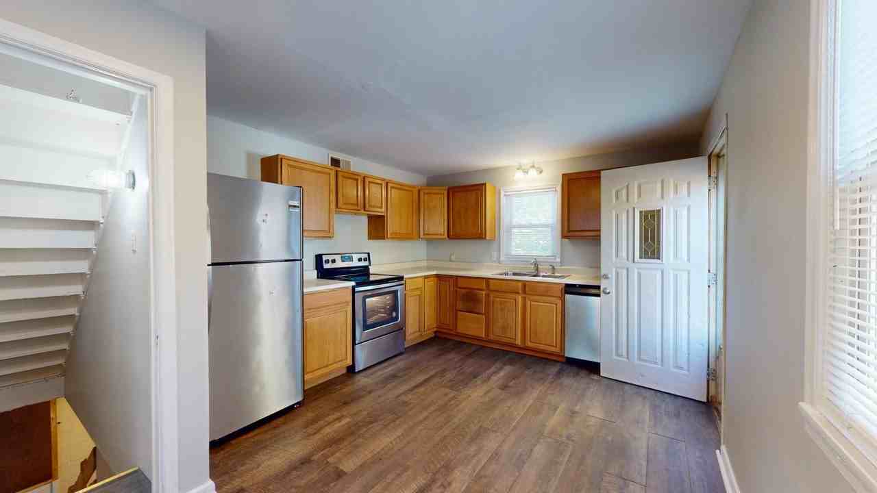 3121 Lincoln Way - Photo 2 of 21