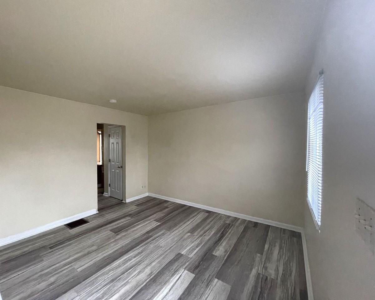 964 S Harris Ave - Photo 3 of 16