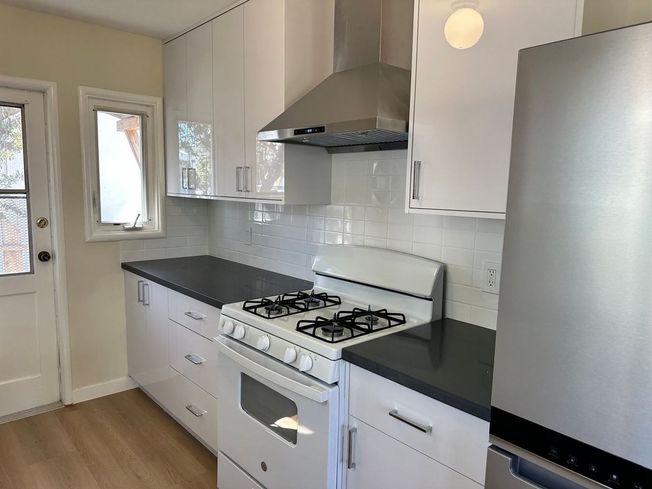 127 Behrens St - Photo 2 of 13