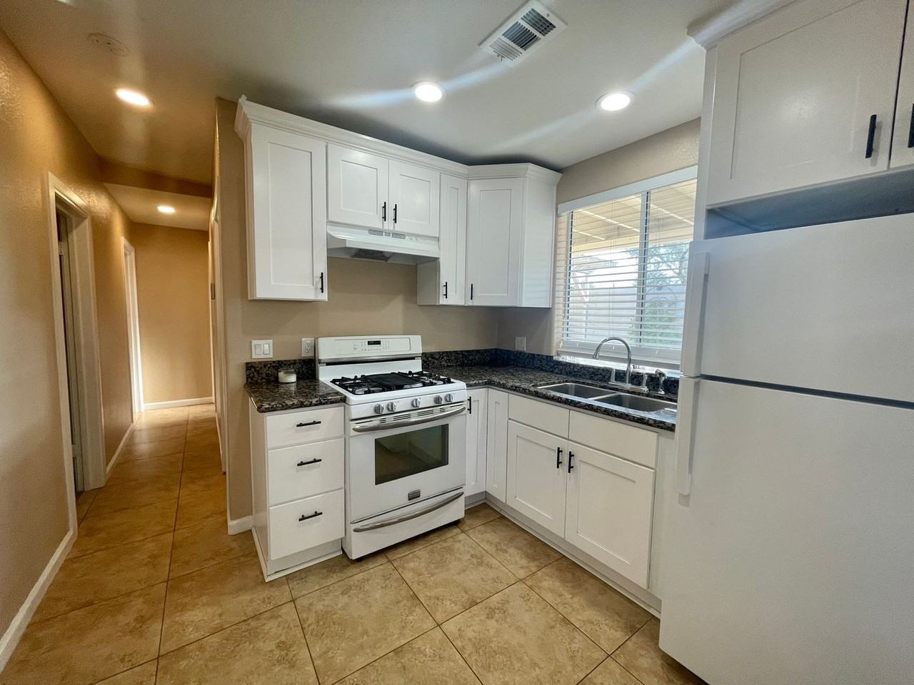 66183 2nd St - Photo 4 of 20