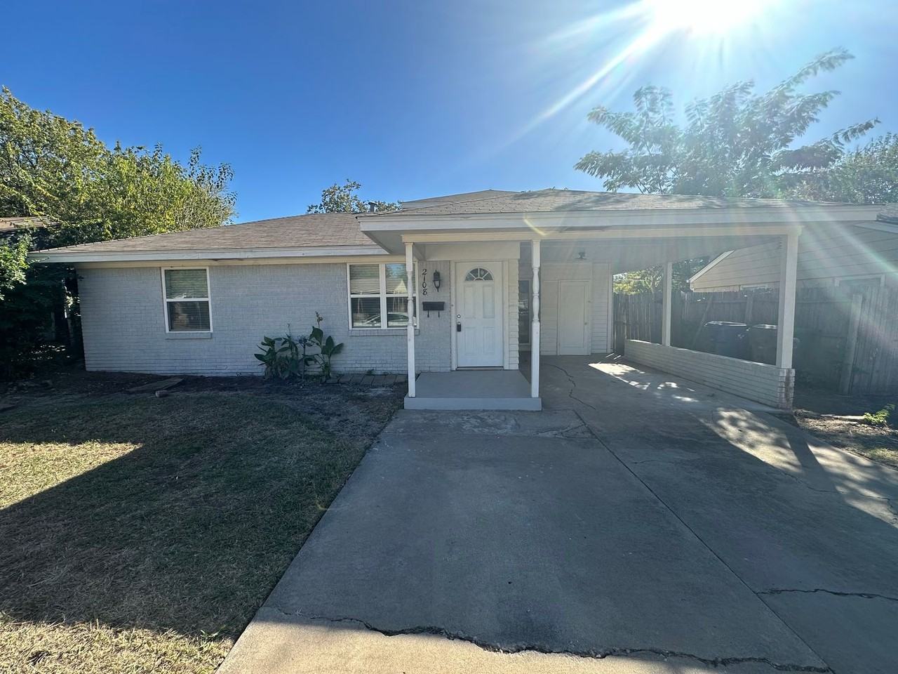 2108 Westchester Dr - Photo 2 of 33