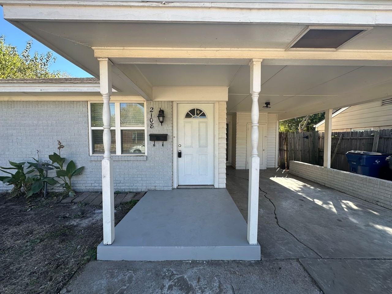 2108 Westchester Dr - Photo 4 of 33