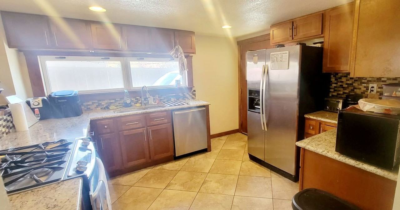 1325 Balsam Ave - Photo 3 of 50