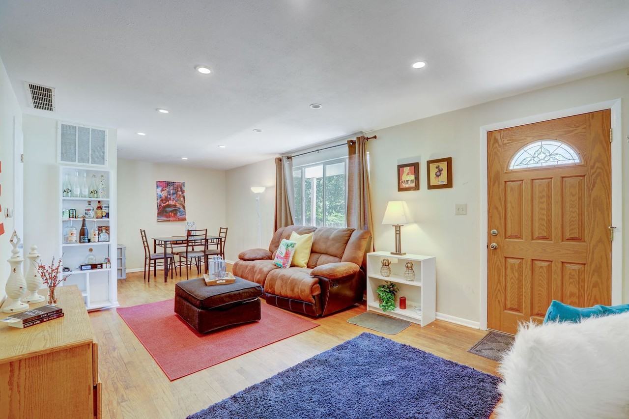 930 35th Street - Photo 2 of 31