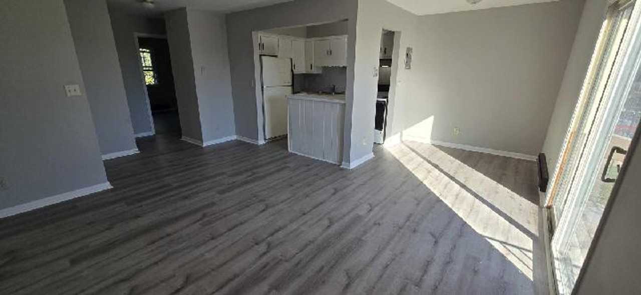 Valerie Arms 3190 - Photo 2 of 3