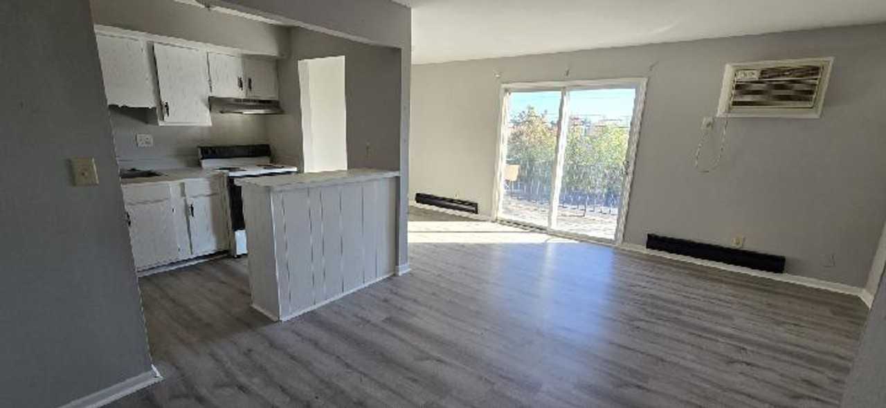 Valerie Arms 3190 - Photo 3 of 3