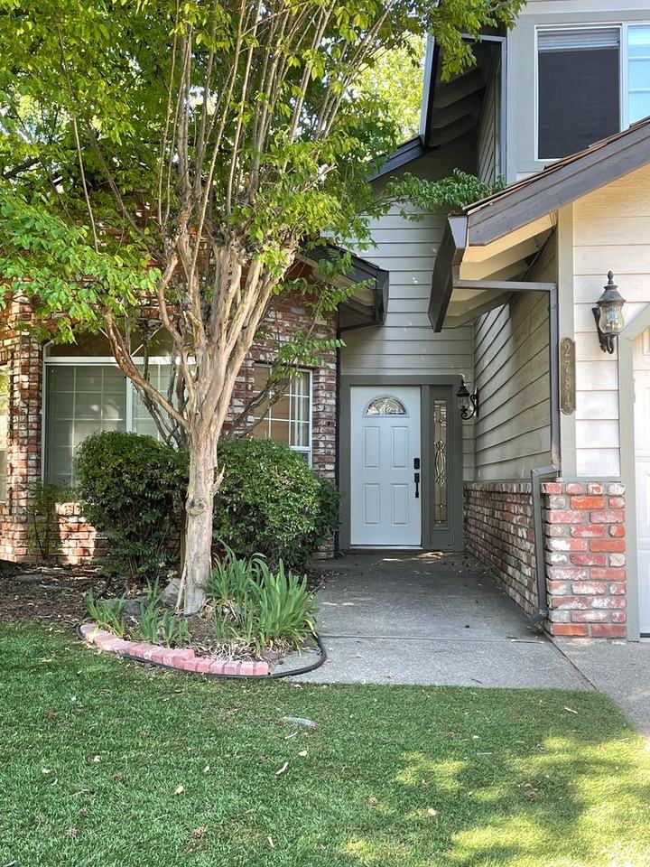 2784 Prestwick Dr - Photo 3 of 38
