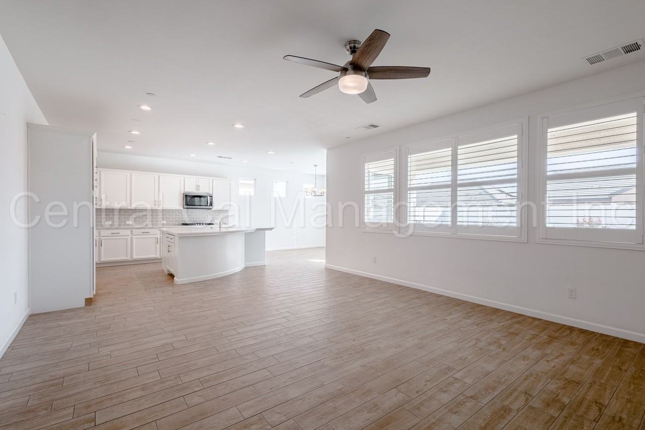 14409 Barbon Beck Ave - Photo 4 of 26