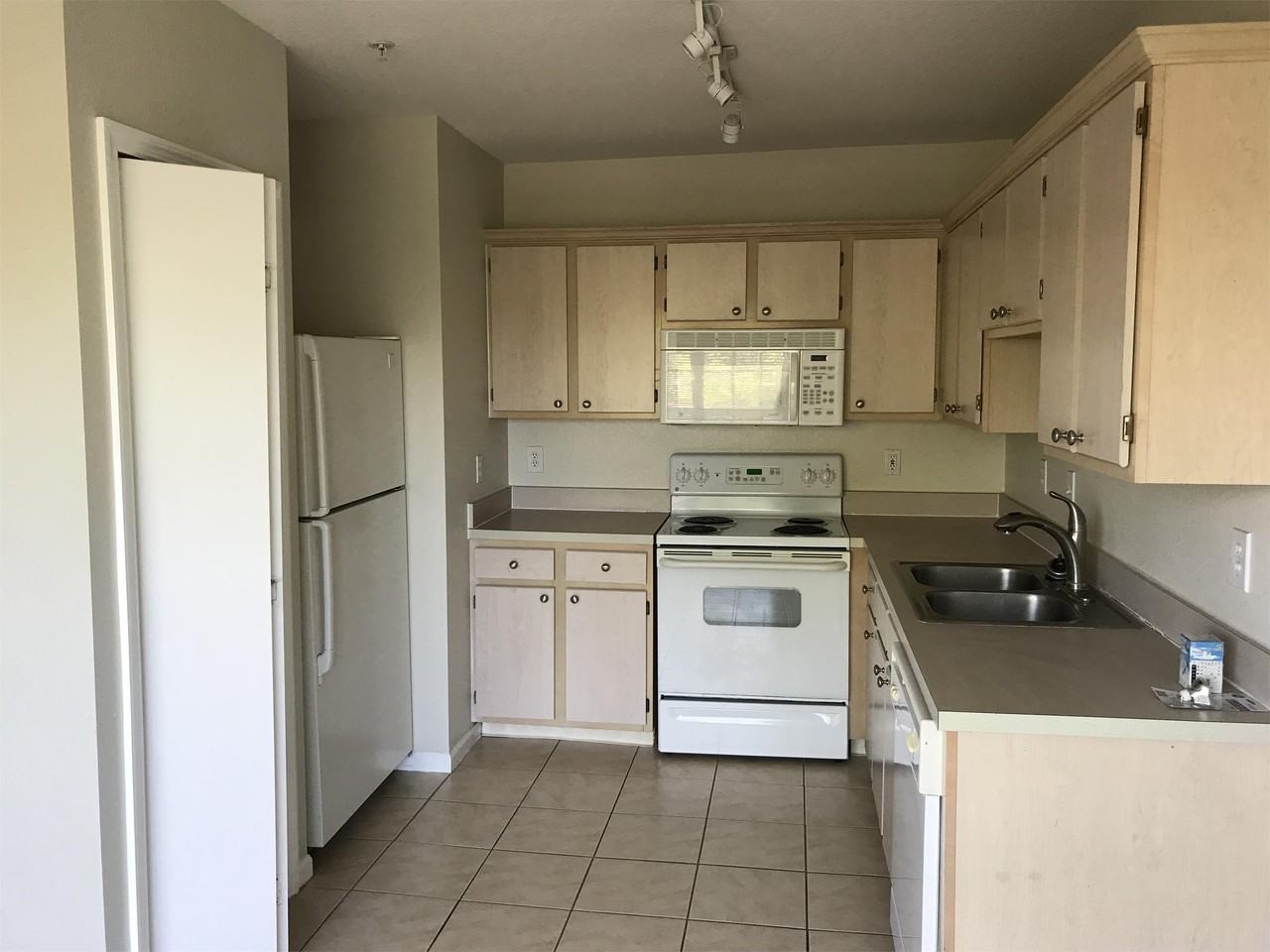 1655 The Greens Way #2431 - Photo 2 of 8