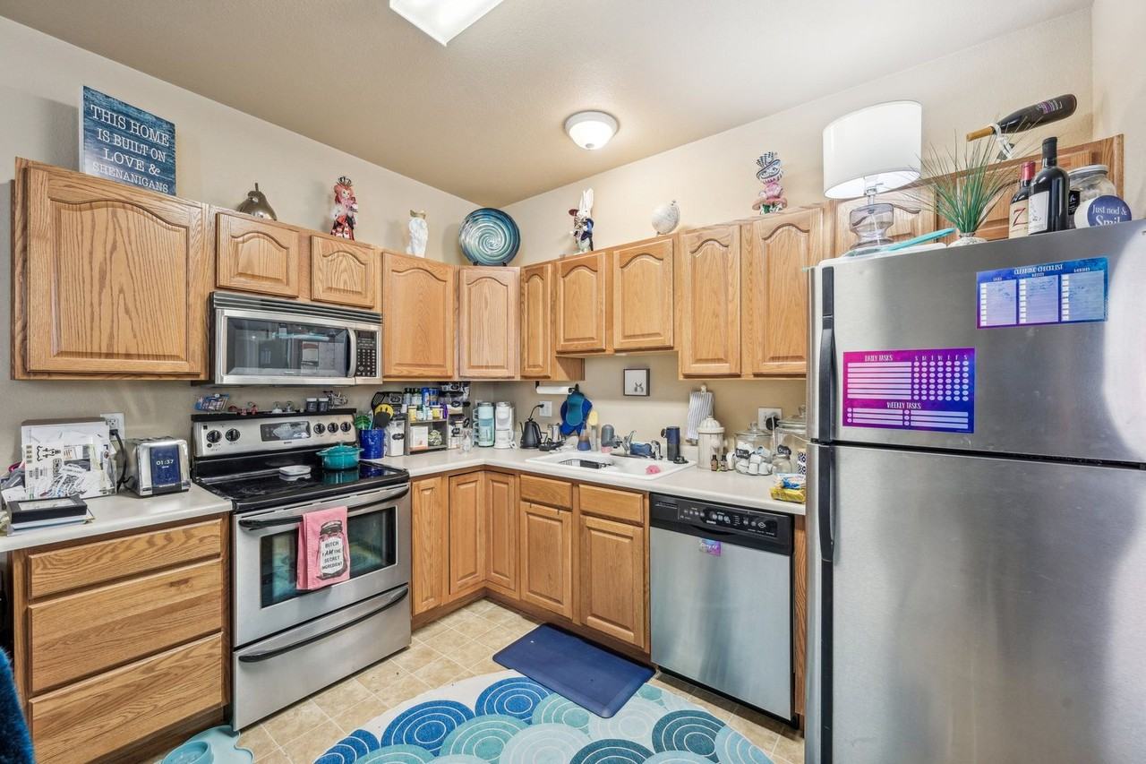 259 E Fountain Blvd - Photo 2 of 13
