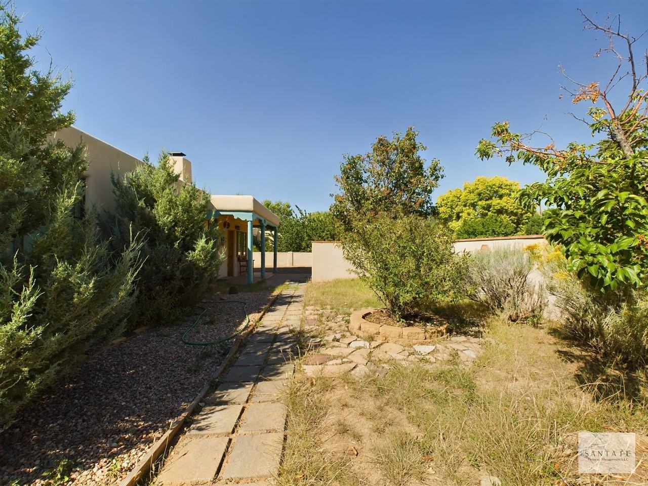 1214 Lujan St - Photo 3 of 27