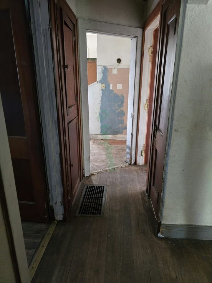 2728 West Wyoming Street - Photo 3 of 11