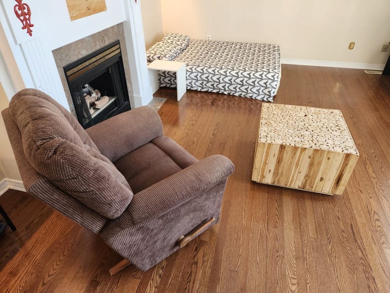 260 Av De La Colline - Photo 2 of 9