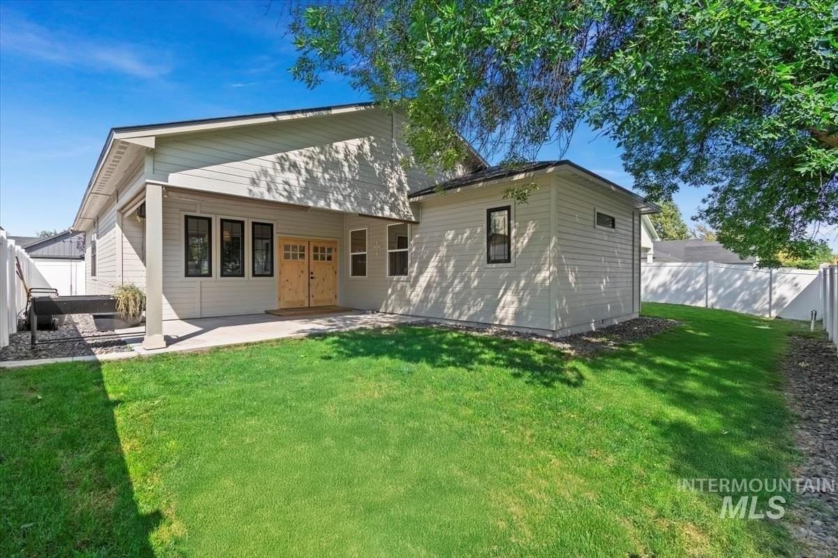 415 Cutias Street - Photo 3 of 35