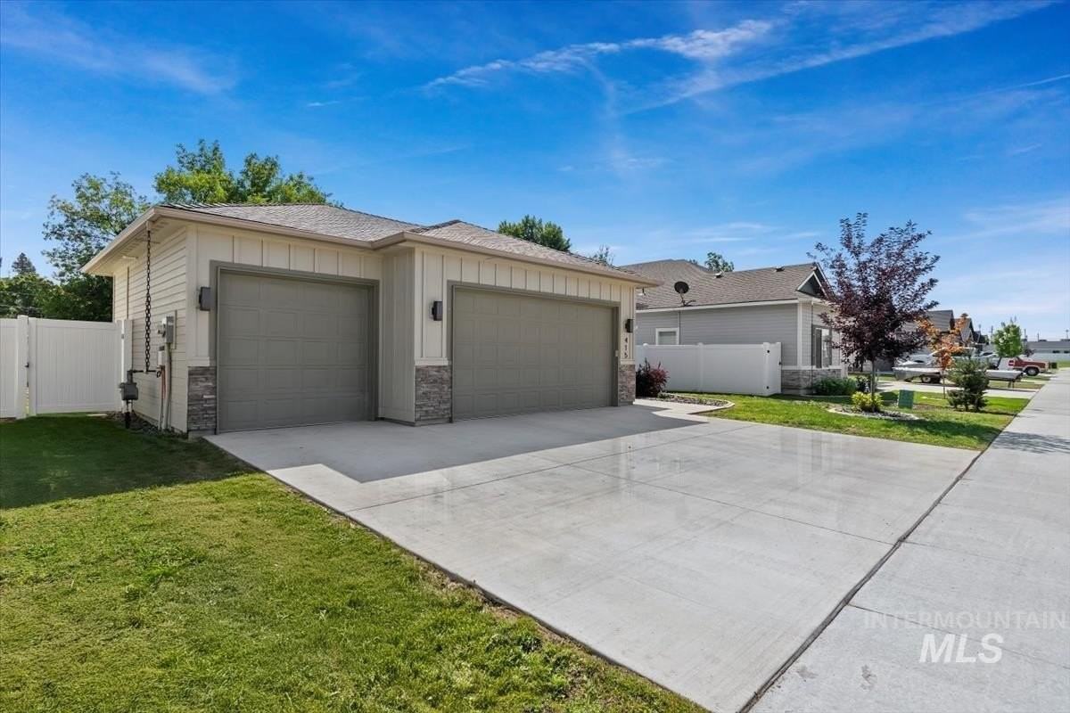 415 Cutias Street - Photo 5 of 35