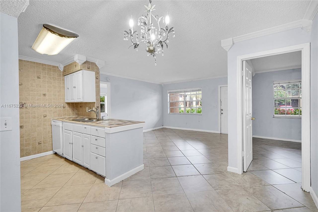 10405 Nw 7th St #102 - Photo 2 of 8