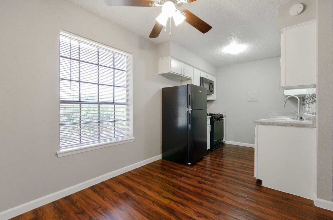 1000 Mary Apartment Homes - Photo 4 of 32