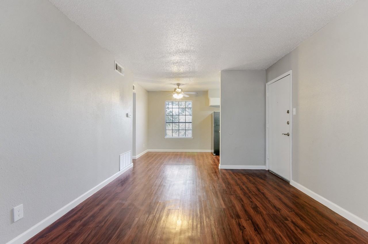 1000 Mary Apartment Homes - Photo 6 of 32