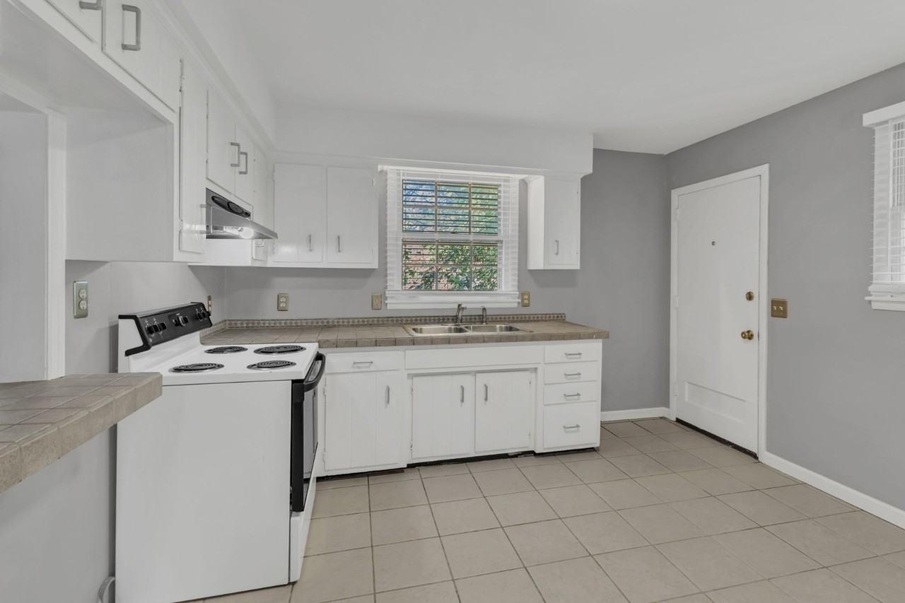 3108 Lealand Ln #B - Photo 6 of 25