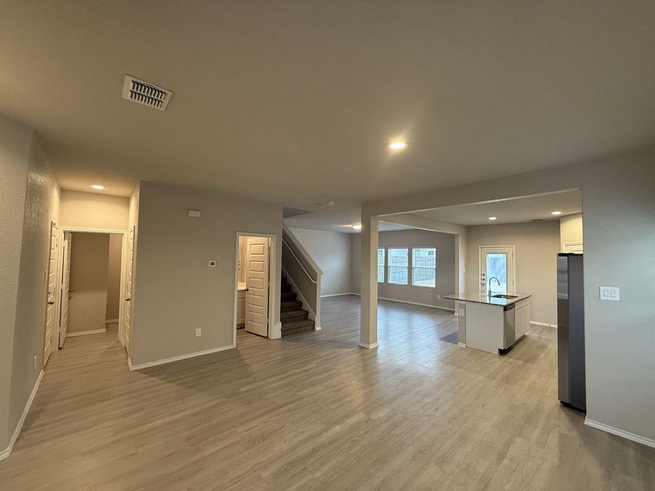 1117 Gracie Way - Photo 6 of 32