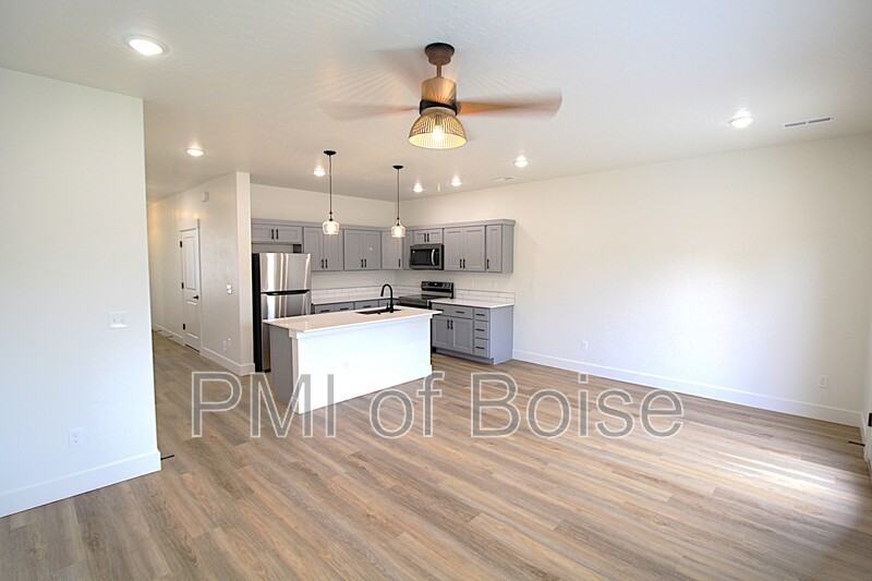 123 Trifecta Ln - Photo 3 of 20