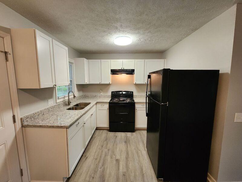908 Hickory Dr - Photo 3 of 20
