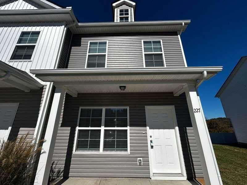 227 Tara Ct