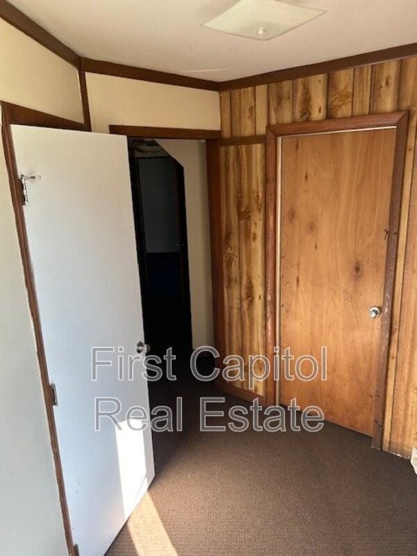 233 E King St - Photo 3 of 10
