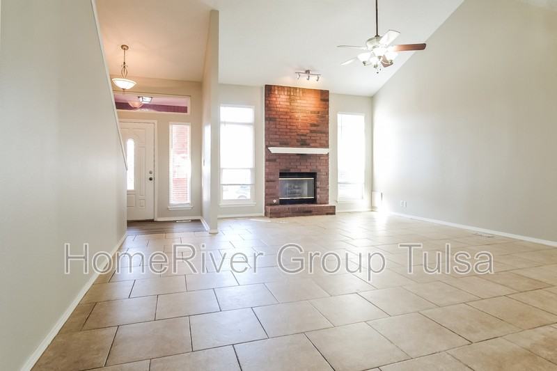 1371 E 136th St - Photo 3 of 20