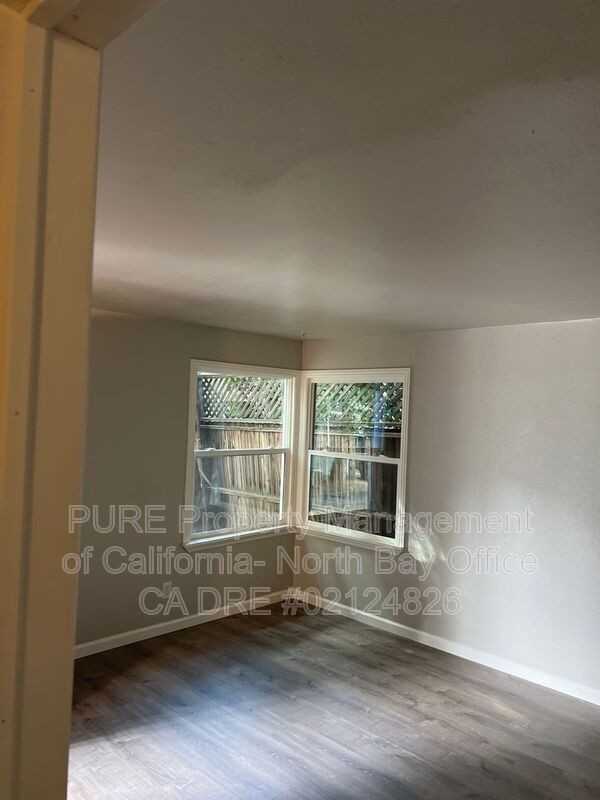 418 S Spring St #2 - Photo 4 of 9