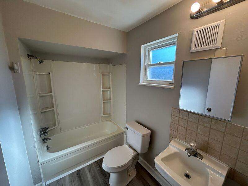 1114 Watervliet Ave - Photo 3 of 9