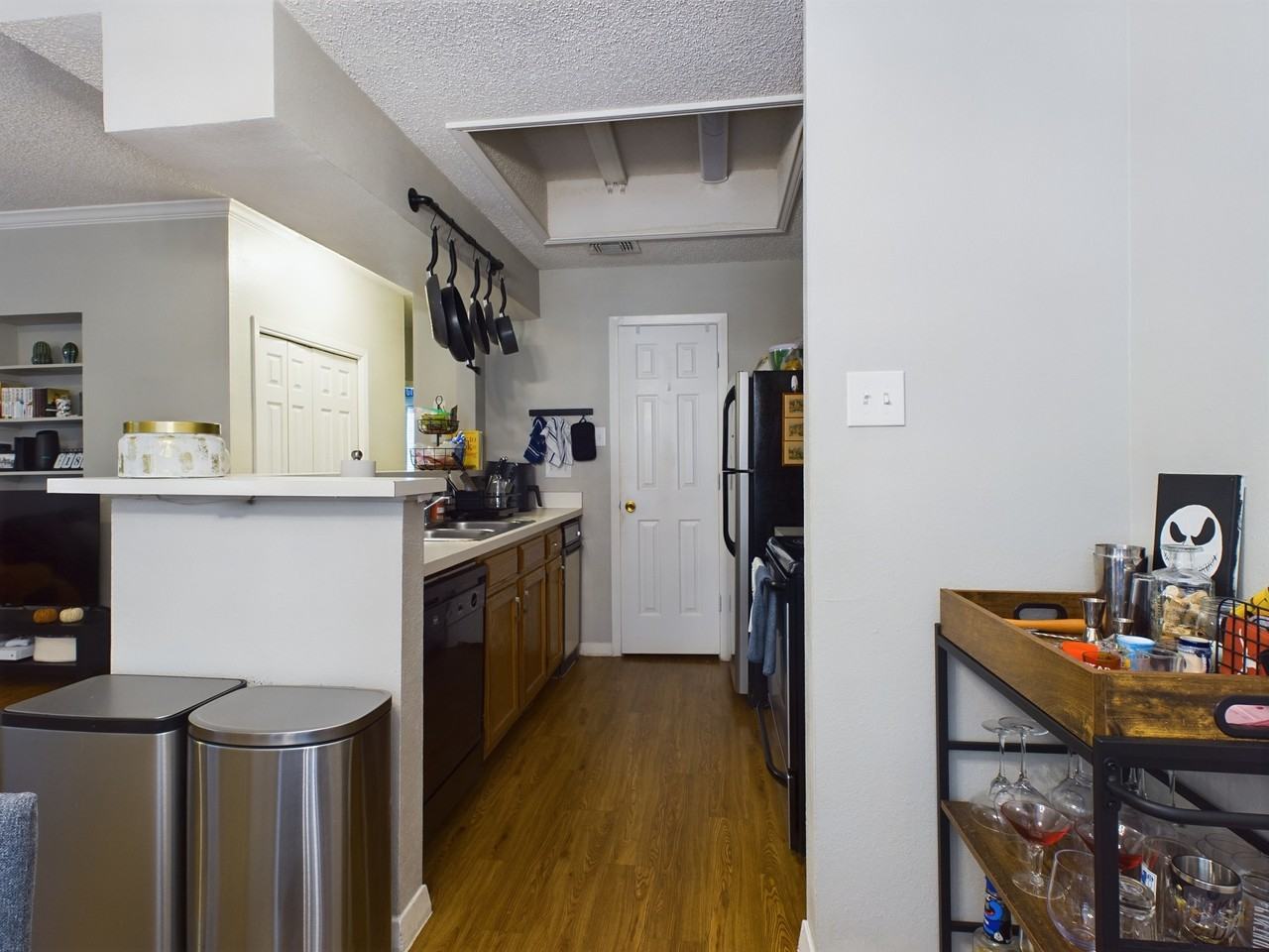 915 W 23Rd St - Photo 4 of 29