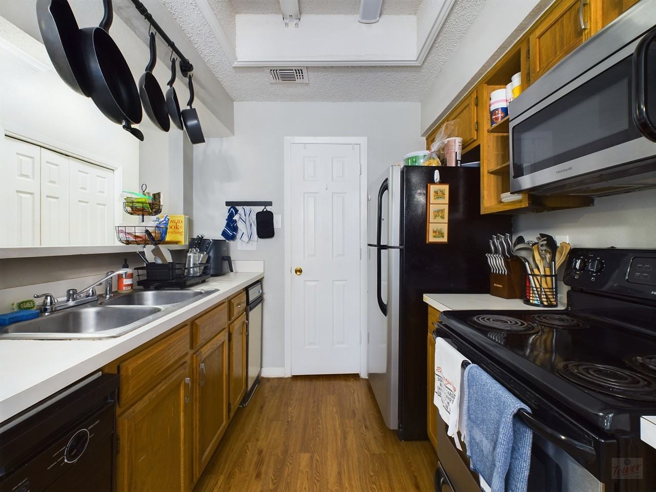 915 W 23Rd St - Photo 7 of 29