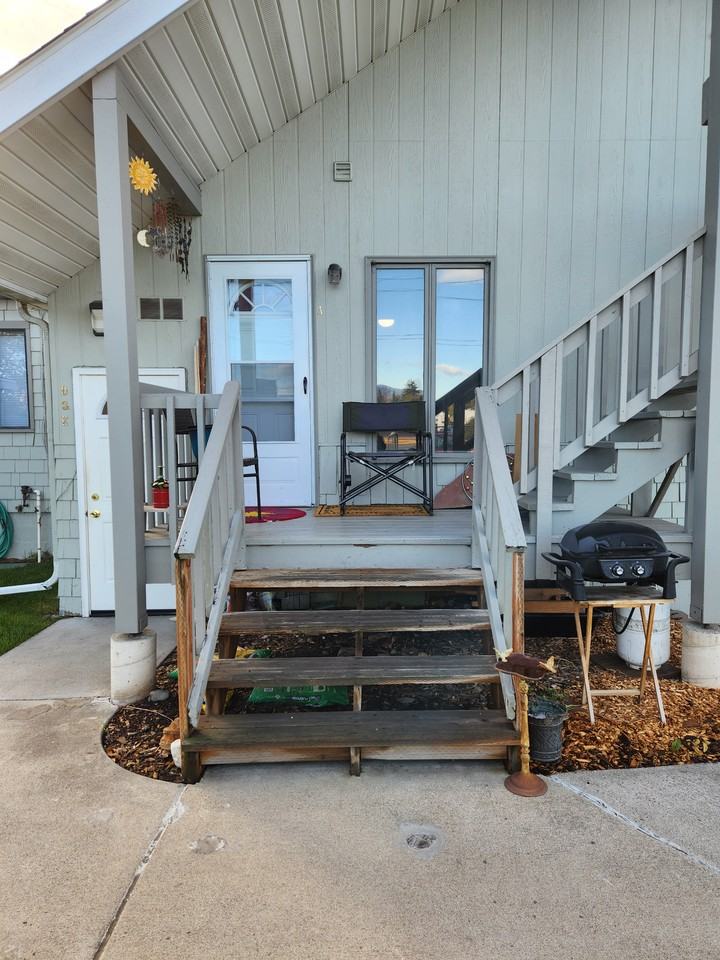 724 Strand Ave - Photo 2 of 17