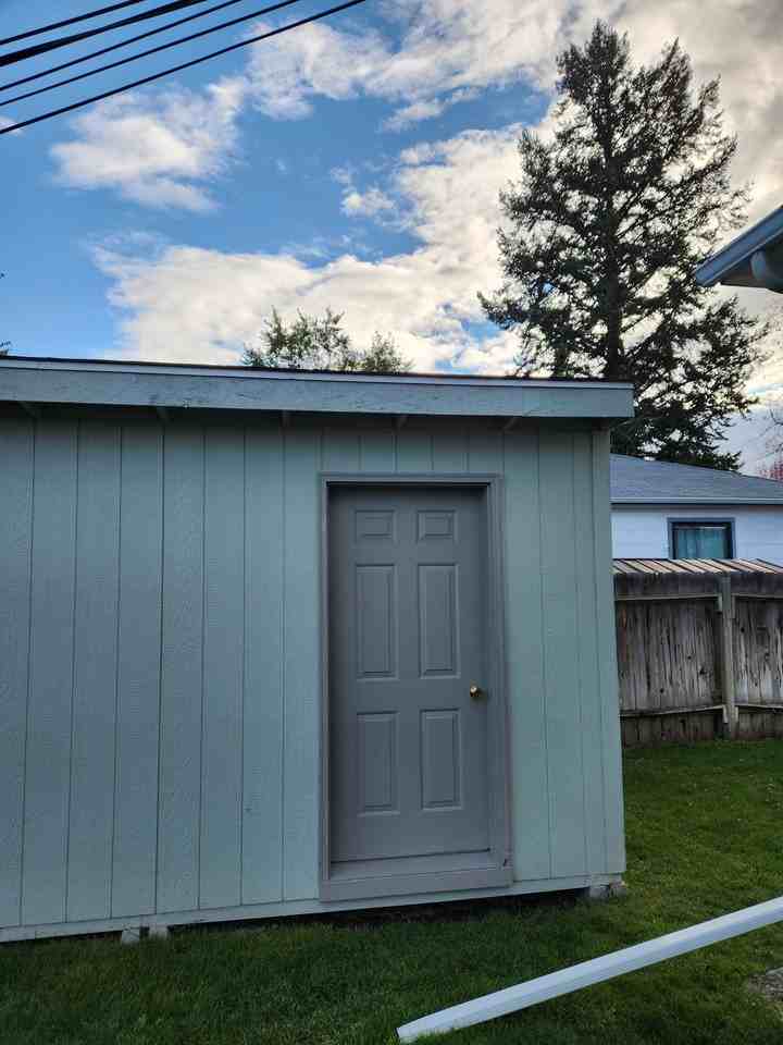 724 Strand Ave - Photo 3 of 17