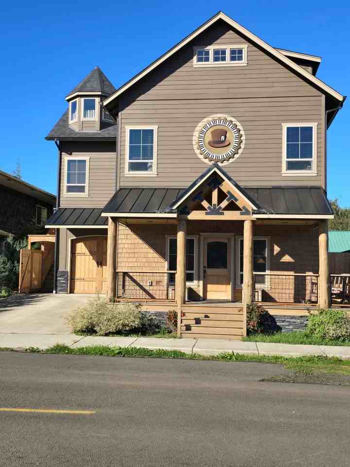 350 Nw Alder St - Photo 2 of 50