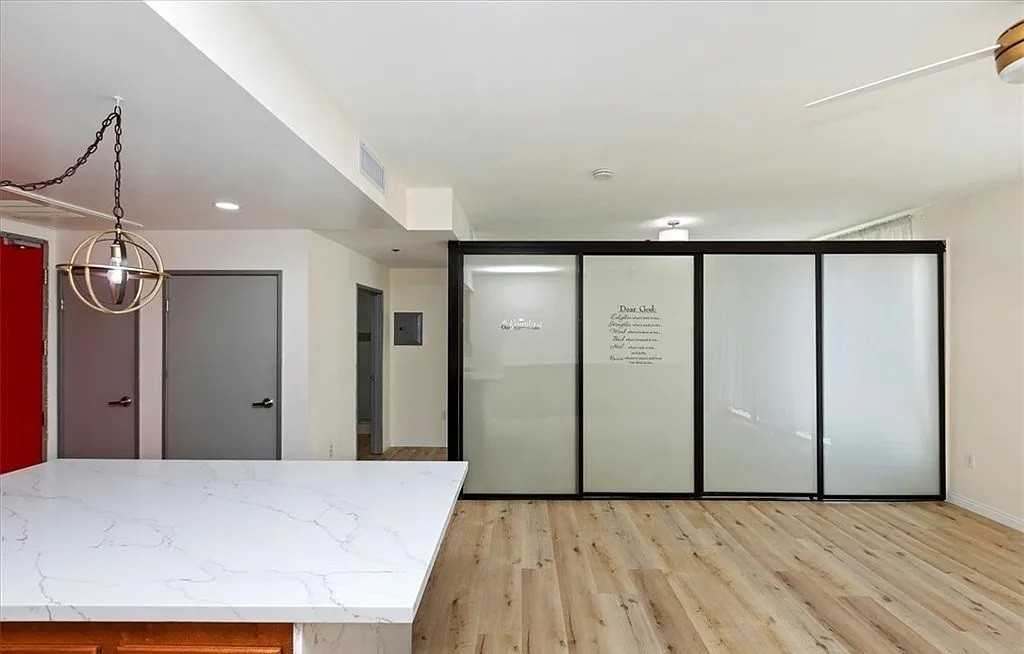 285 W 6Th St - Photo 3 of 5