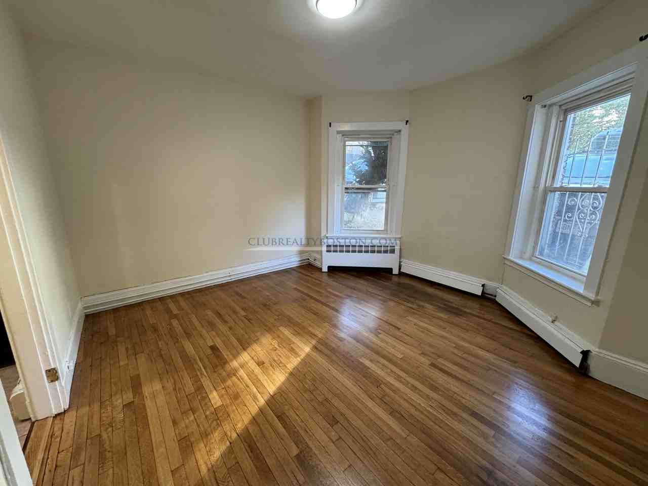 36 Bartlett Cres #1 - Photo 5 of 21