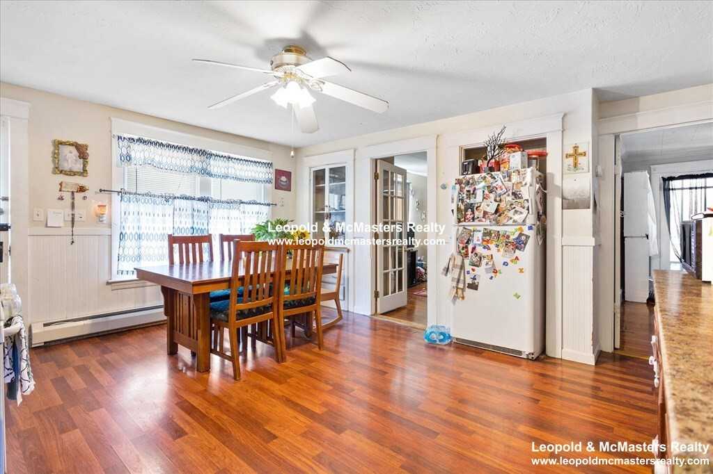 124 3rd St #2F - Photo 3 of 10