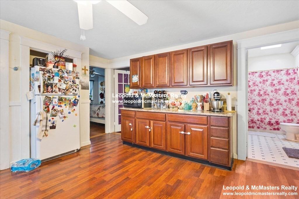 124 3rd St #2F - Photo 4 of 10