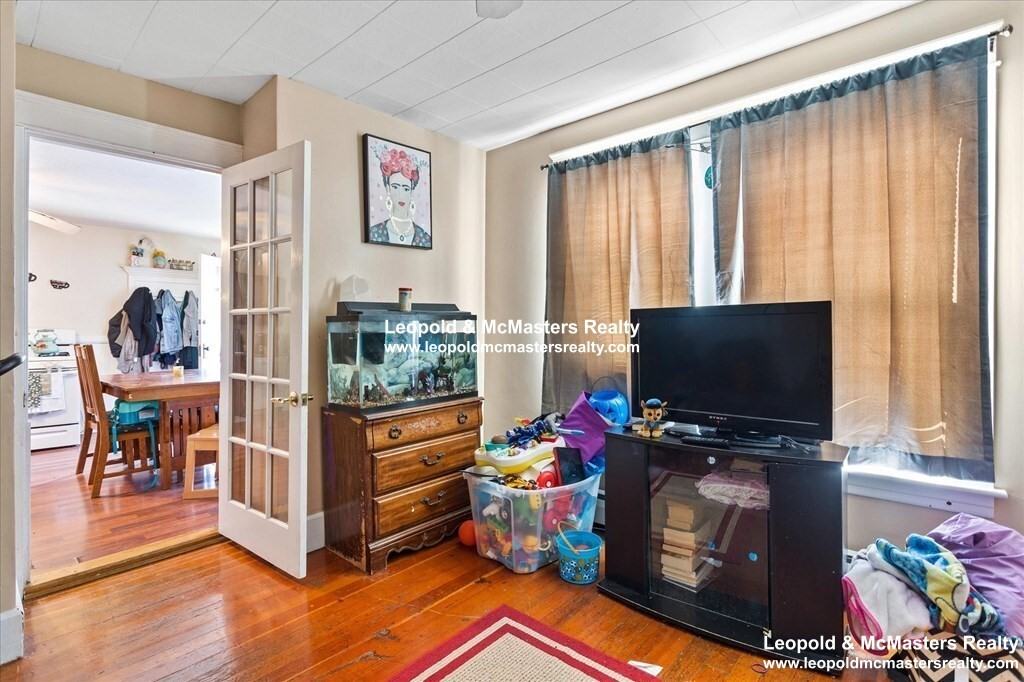 124 3rd St #2F - Photo 5 of 10