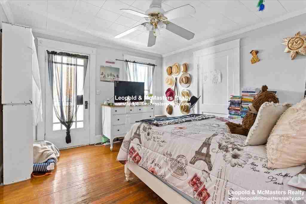 124 3rd St #2F - Photo 6 of 10