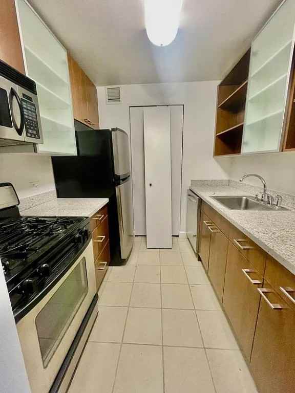 W 15th St 7S, New York, NY 10011 Studio Apartment for 5,250/month