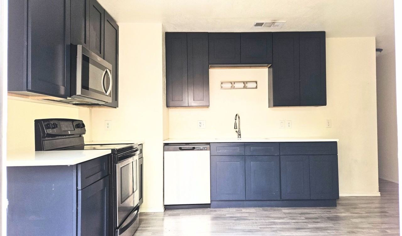 1403 Churing Dr - Photo 7 of 43