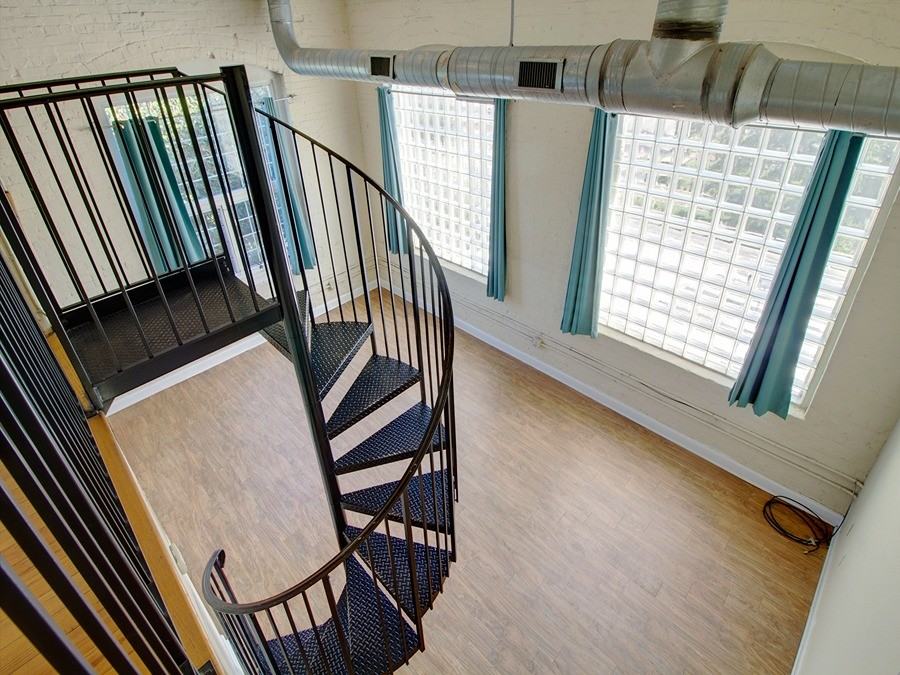 808 West 44th Street - Photo 6 of 13