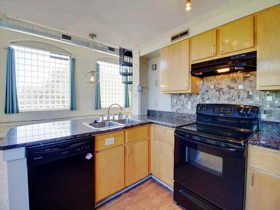 808 West 44th Street - Photo 5 of 13